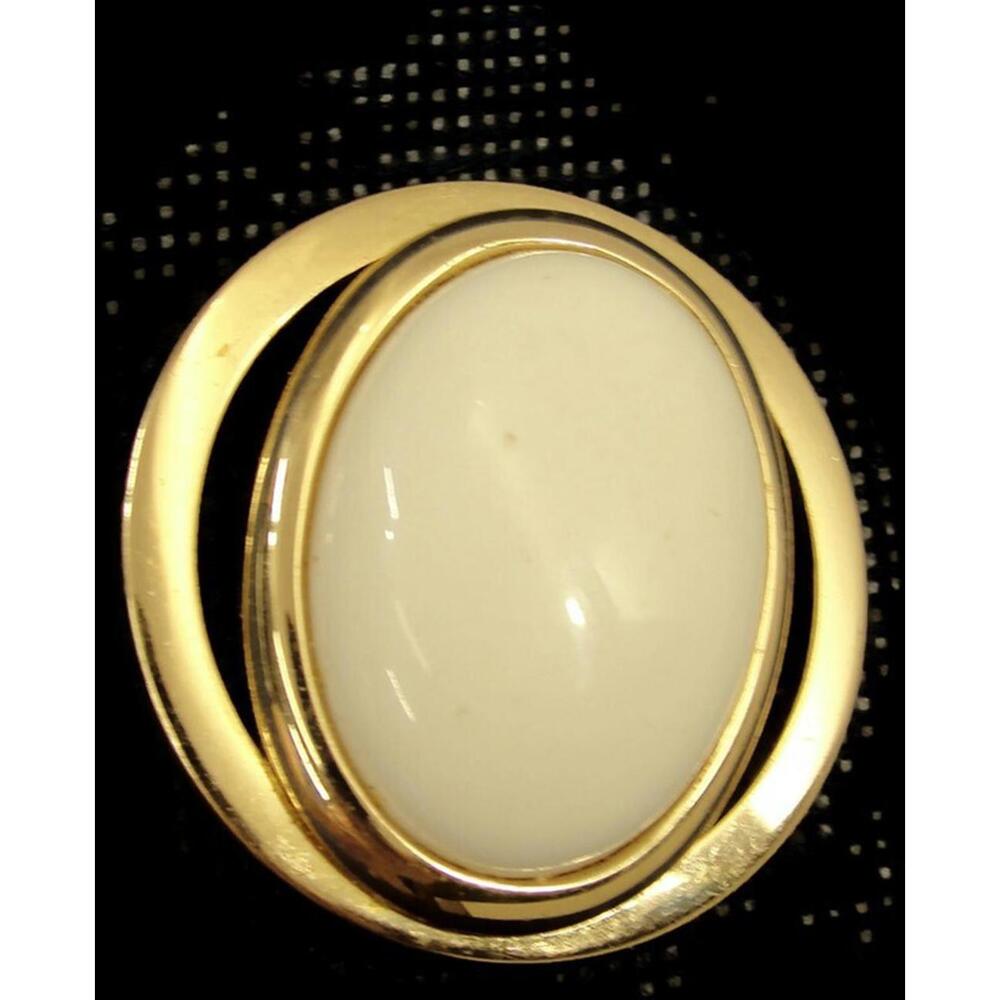 Vintage Avon Brooch Costume Jewelry White Glass Oval Center on Gold Tone - Picture 1 of 12